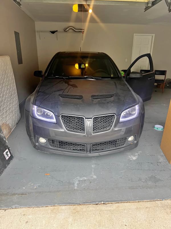 2009 Pontiac G8 - Sedan 4D