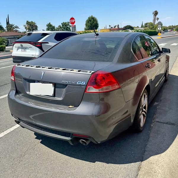 2009 Pontiac G8 - Sedan 4D