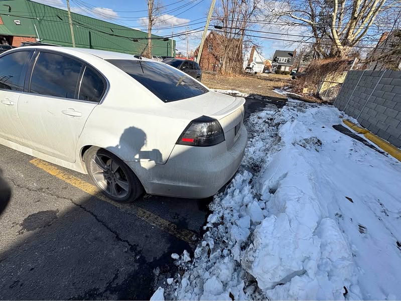 2009 Pontiac G8 - Sedan 4D