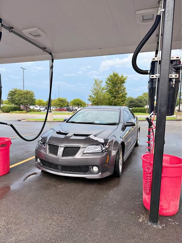 2009 Pontiac G8 - Sedan 4D