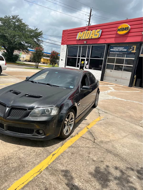 2009 Pontiac G8 - Sedan 4D