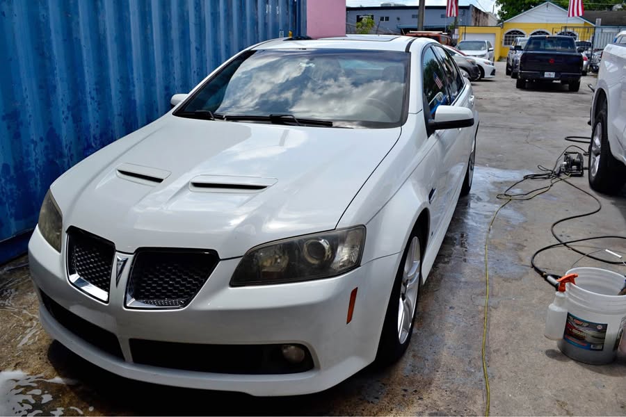 2009 Pontiac G8 - Sedan 4D