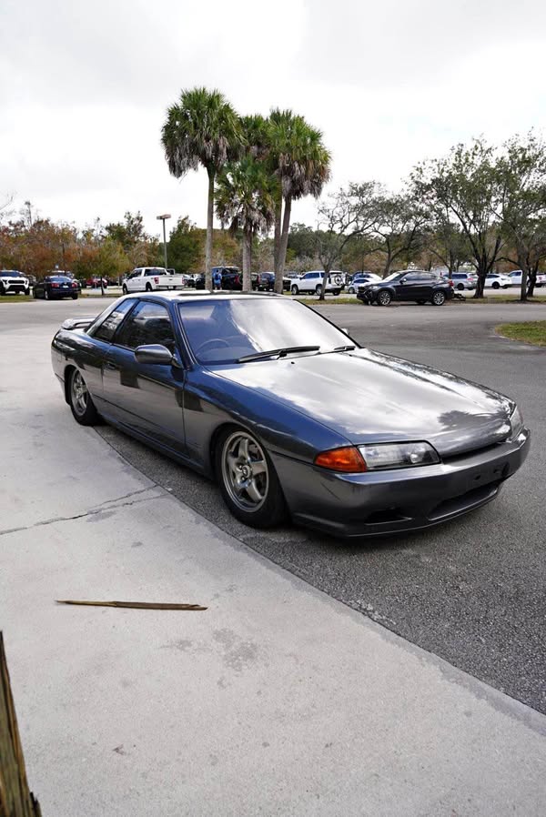 1993 Nissan skyline - R32 GTS4