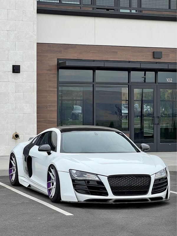 2009 Audi R8 - 4.2 Quattro Coupe 2D