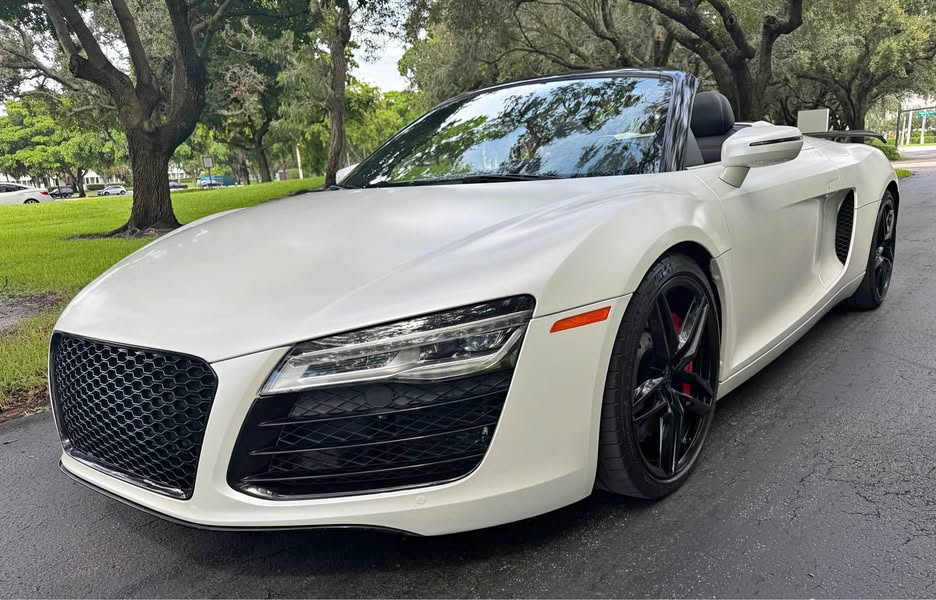 2014 Audi R8 - 4.2 Quattro Spyder Convertible 2D