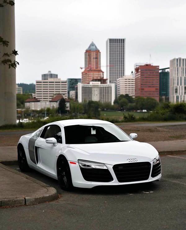 2015 Audi R8 - 4.2 Quattro Coupe 2D
