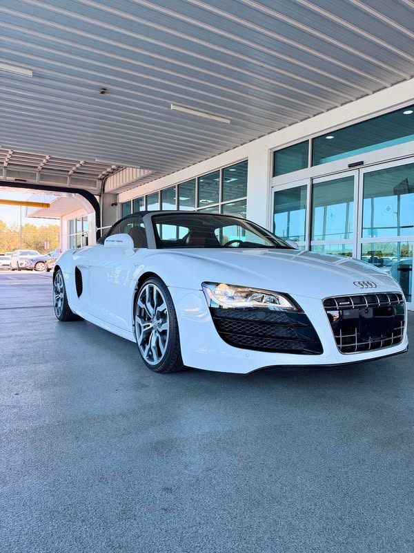 2011 Audi R8 - V10 Spyder Convertible 2D
