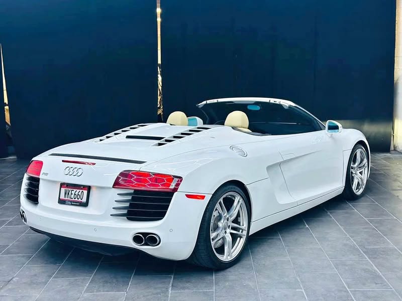 2011 Audi R8 - 5.2 Quattro Spyder Convertible 2D