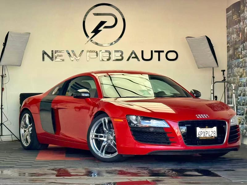 2010 Audi R8 - 4.2 Quattro Coupe 2D