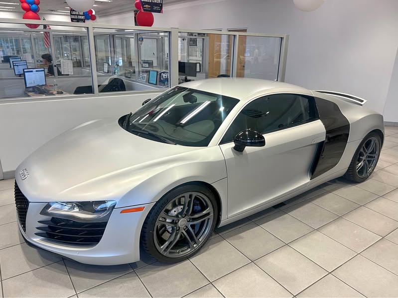 2010 Audi R8 - 4.2 Quattro Coupe 2D