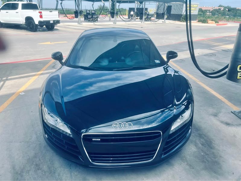 2009 Audi R8 - V8 Coupe 2D