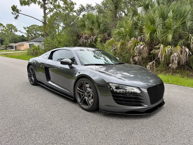 2009 Audi R8 - 4.2 Quattro Coupe 2D