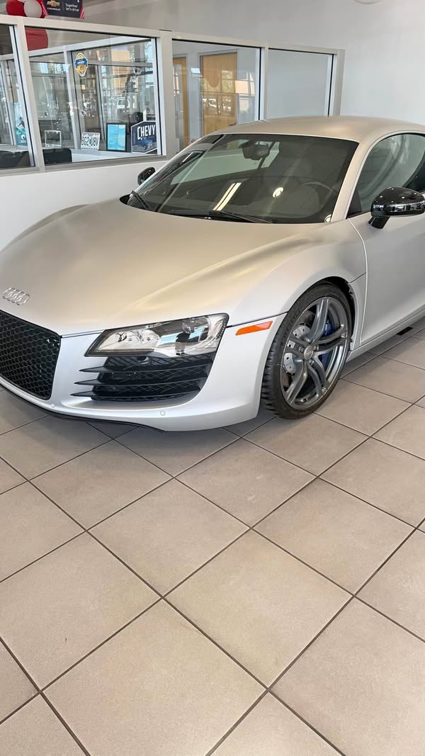 2010 Audi R8 - 4.2 Quattro Coupe 2D