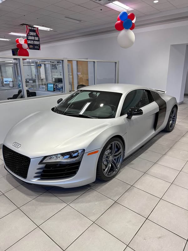 2010 Audi R8 - 4.2 Quattro Coupe 2D