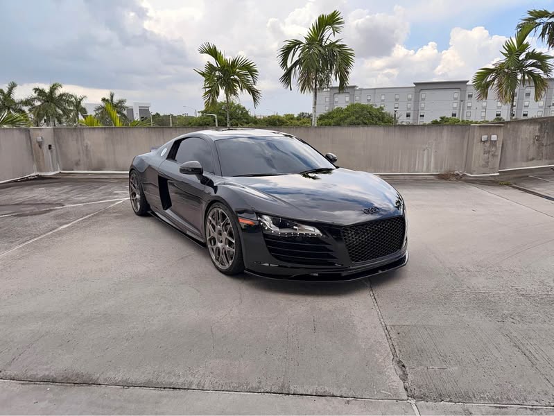 2009 Audi R8 - V8 Coupe 2D