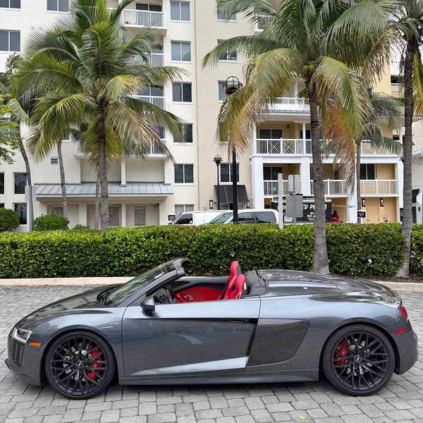 2018 Audi R8 - V10 Spyder Convertible 2D