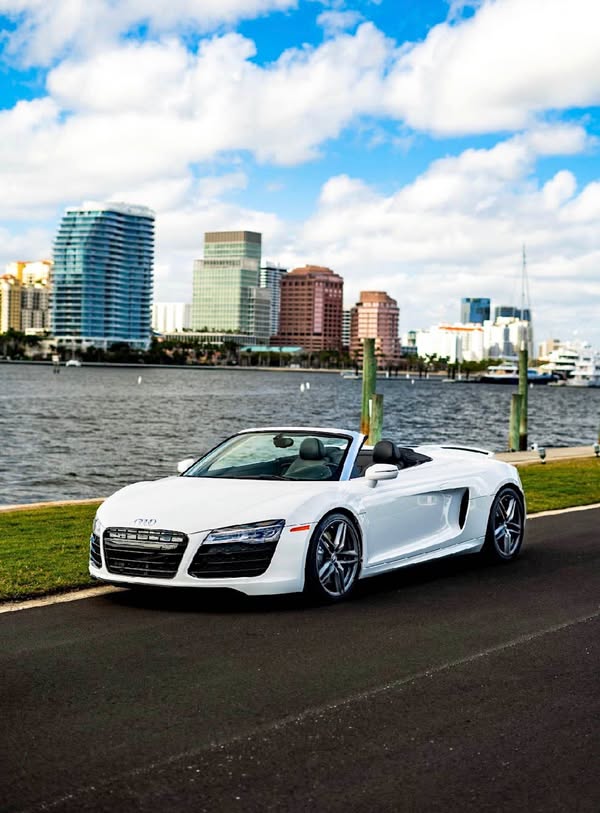 2014 Audi R8 - 5.2 Quattro Spyder Convertible 2D