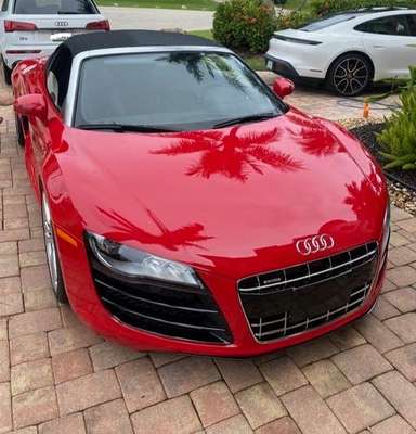 2011 Audi R8 5.2 QUATTRO