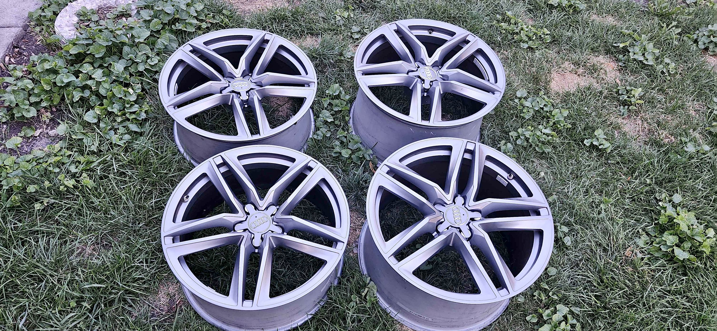 2013 Audi R8 - V10 Convertible 2D