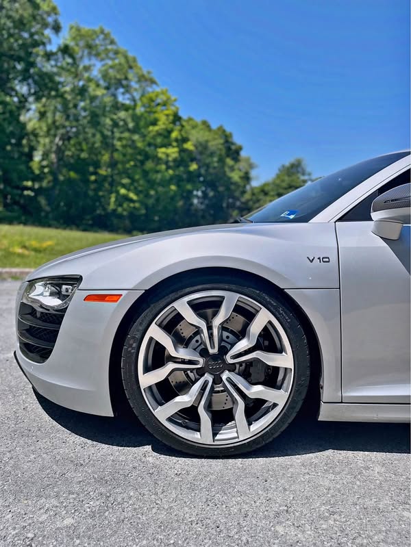 2010 Audi R8 - V10 Coupe 2D