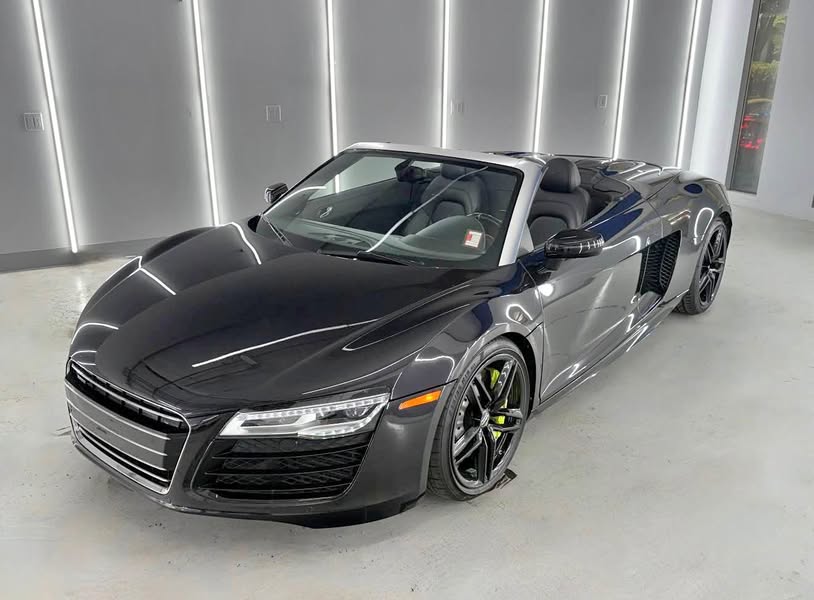 2014 Audi R8 - V10 Convertible 2D
