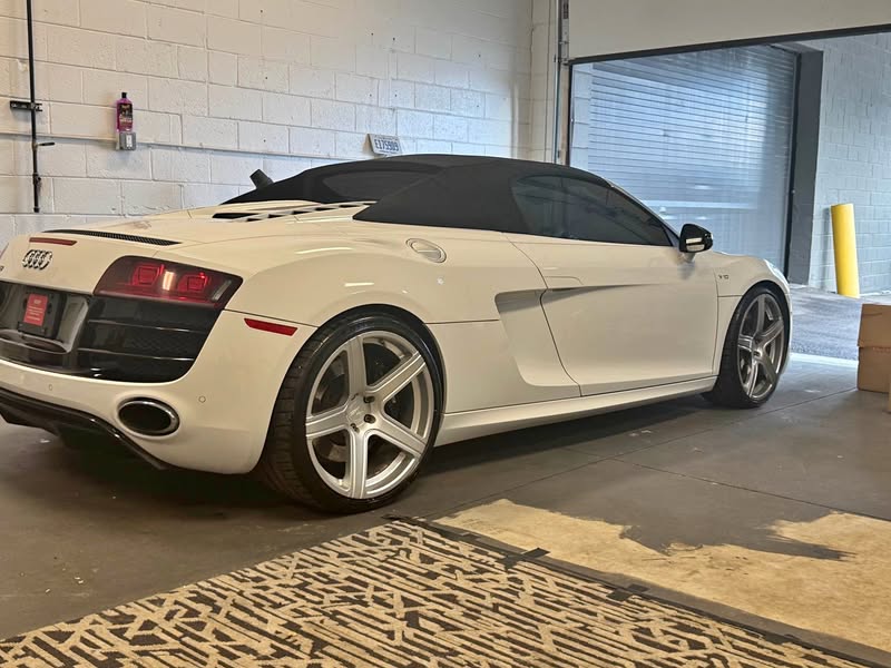2011 Audi R8 - V10 Carbon Convertible 2D