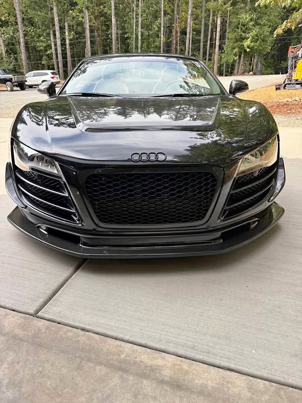2011 Audi R8 - V10 Carbon Convertible 2D