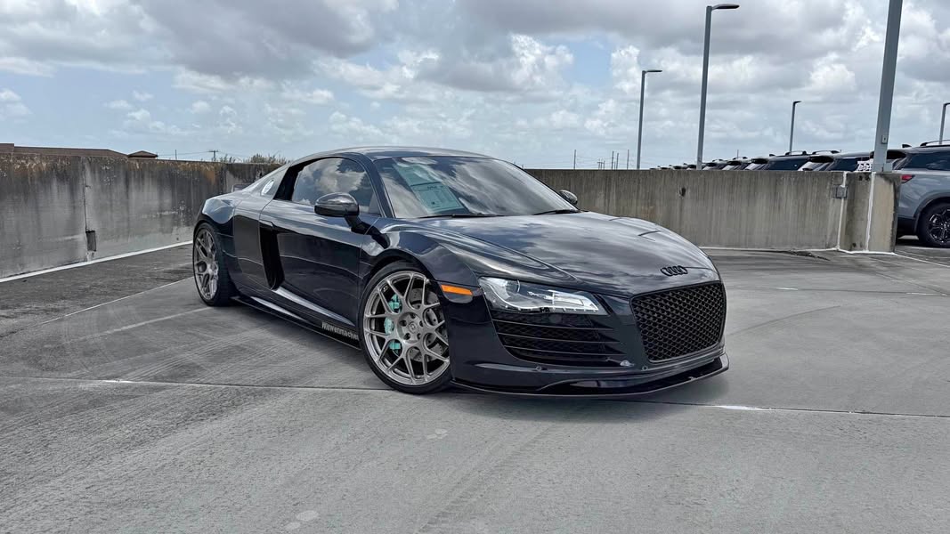 2009 Audi R8 - Quattro Coupe 2D