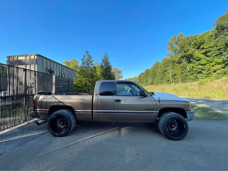 2000 Dodge Ram 2500 - Laramie Pickup 4D 6 1\/4 ft