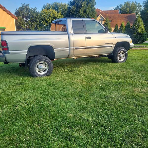 2001 Dodge Ram 2500 Crew Cab SLT Pickup 4D 6 1\/3 ft
