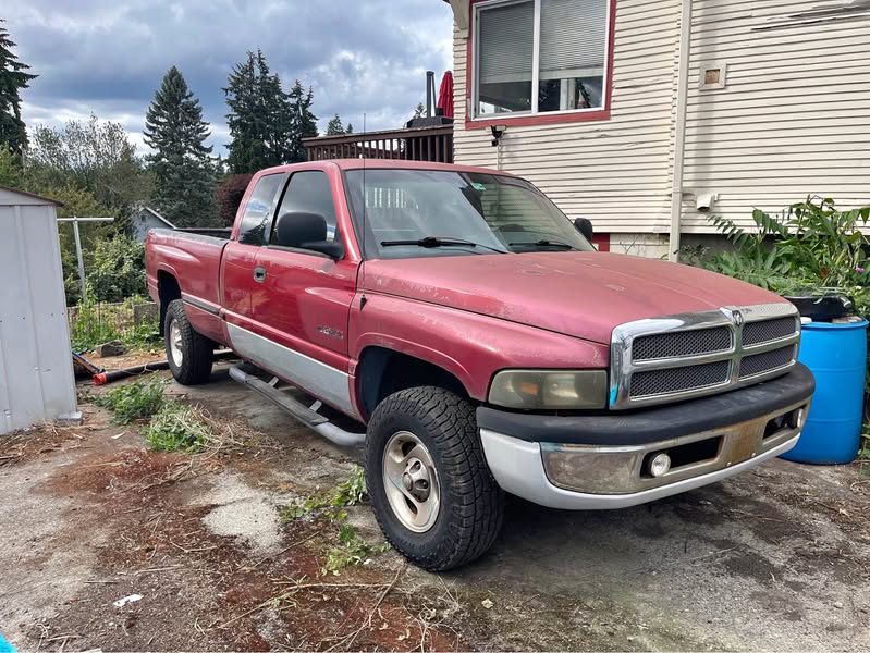 1999 Dodge Ram 1500 Club Cab - Long Bed