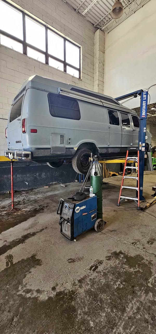 2000 Dodge Ram Van B350 - Van