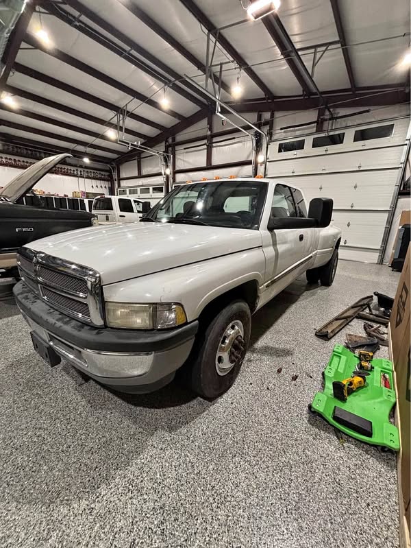 2000 Dodge Ram 3500 - SLT Pickup 4D 8 ft