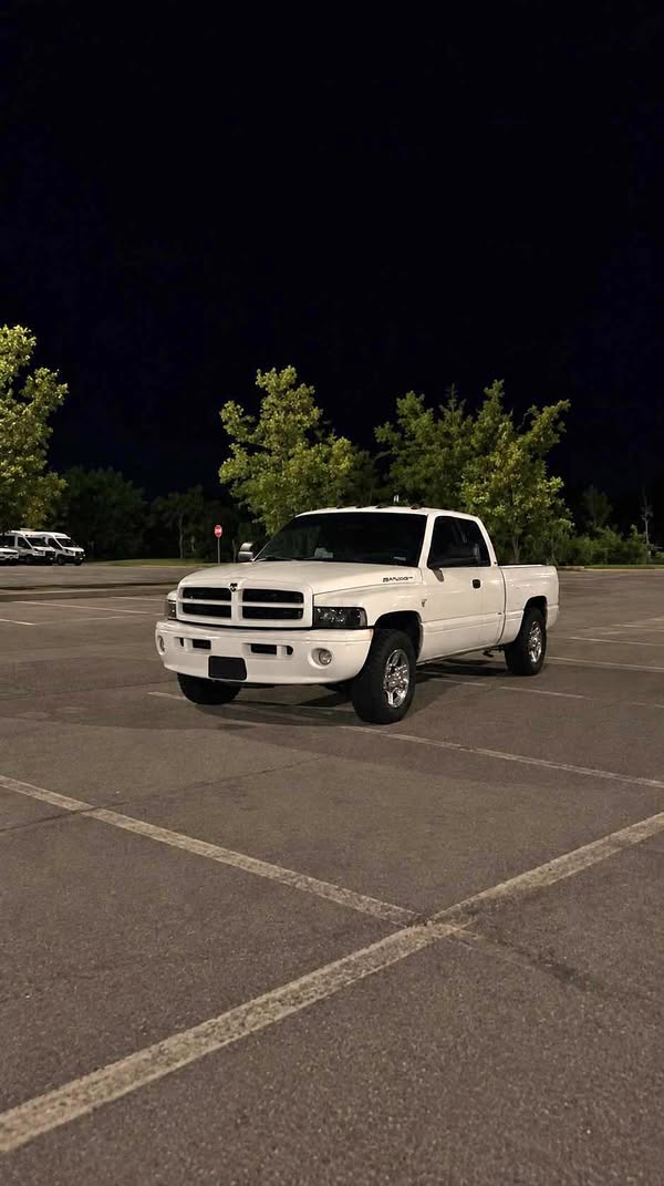 2001 Dodge Ram 2500 Club Cab - Short Bed