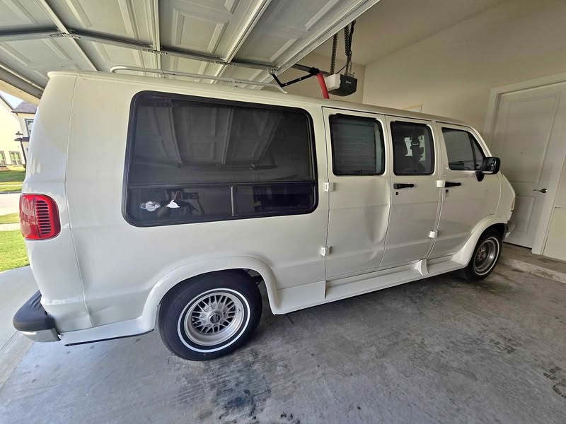 1995 Dodge Ram Van b2500