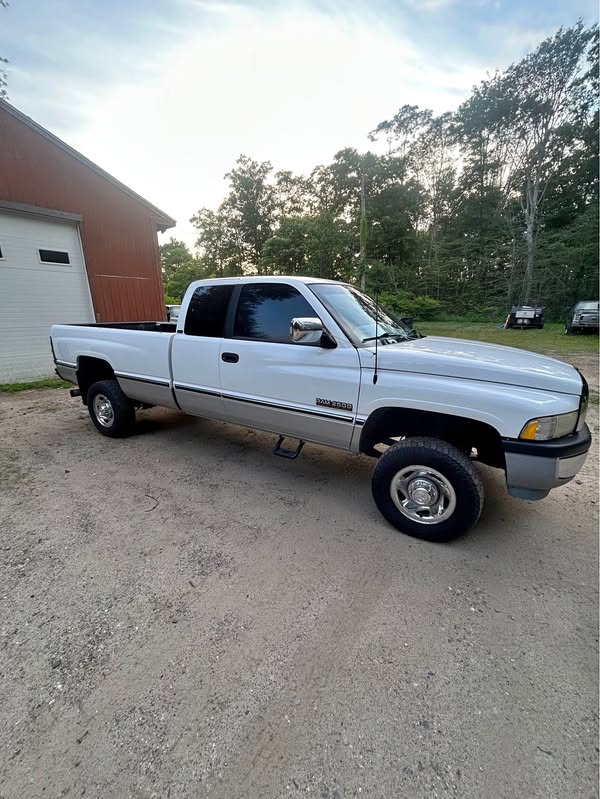1997 Dodge Ram 2500 Club Cab - Long Bed