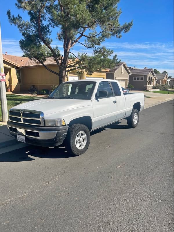 1999 Dodge Ram 1500 Crew Cab - SLT Pickup 4D 5 1\/2 ft