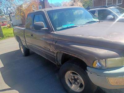 1998 Dodge Ram 1500 Club Cab - Short Bed