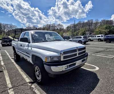 2001 Ram 2001 dodge 1500 quad cab 4x4 -30,000 original miles - 5.9l v8