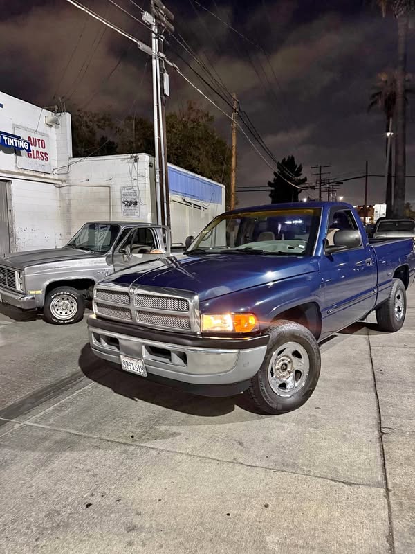 2001 Dodge Ram 1500 - SLT Pickup 2D 6 1\/3 ft