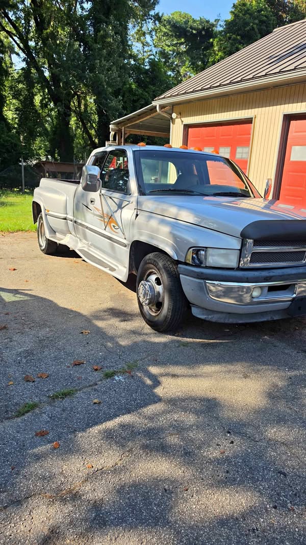 1999 Dodge Ram 3500 Crew Cab - SLT Pickup 4D 8 ft