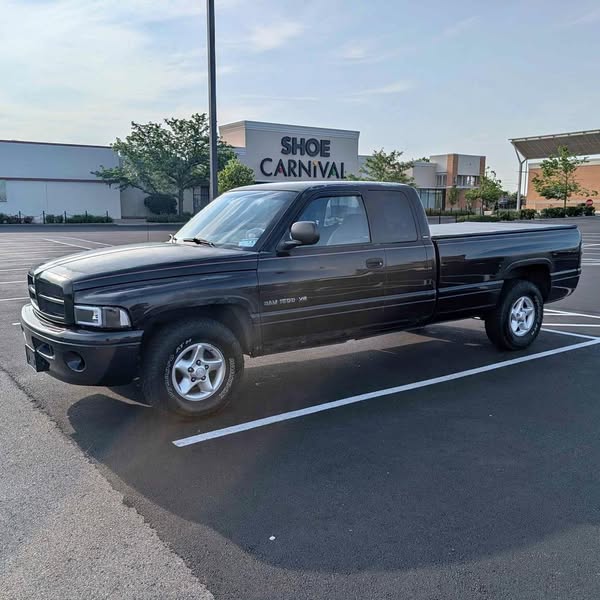 2001 Dodge Ram 1500 Club Cab - Long Bed