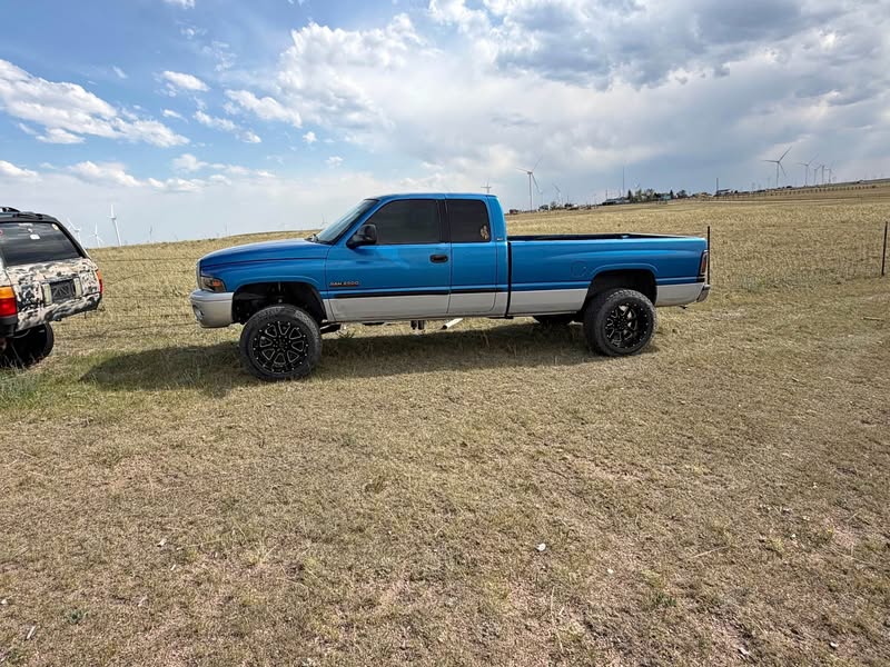 2001 Dodge Ram 2500 Crew Cab - SLT Pickup 4D 8 ft