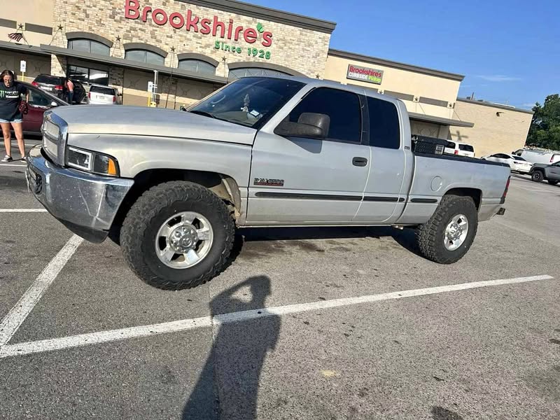 1999 Dodge Ram 2500 Club Cab - Short Bed
