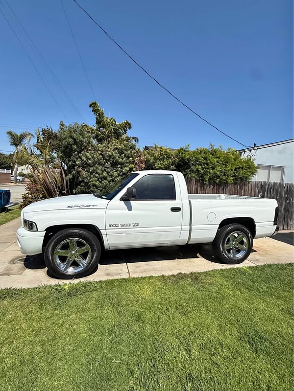 1999 Dodge Ram 1500 Regular Cab - Short Bed