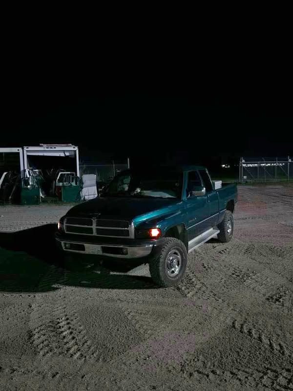 1997 Dodge Ram 2500 Club Cab - Short Bed