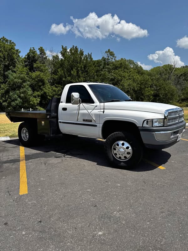 2000 Dodge Ram 3500 Regular Cab & Chassis - 143.5\
