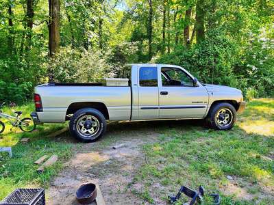2001 Dodge Ram 1500 Club Cab - SLT Laramie