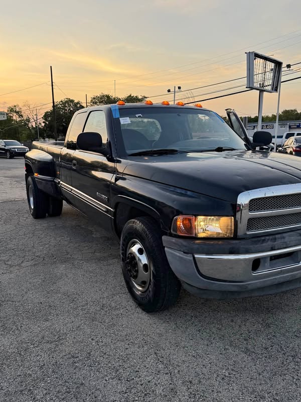 2000 Dodge Ram 3500 Quad Cab - SLT Pickup 4D 8 ft