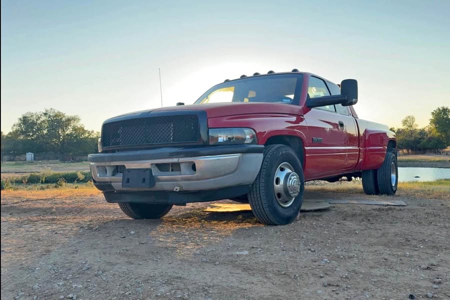 2001 Dodge Ram 3500 - SLT Pickup 4D 8 ft